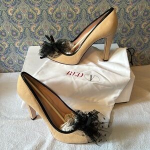 Red Valentino • Tulle Bow Leather Pumps • 39 (8)